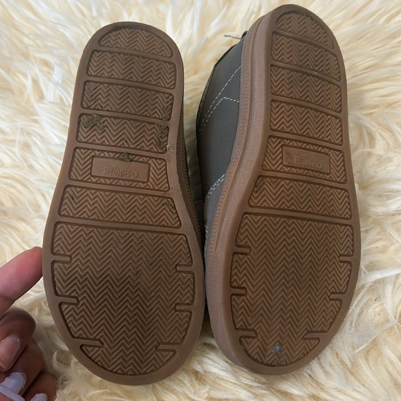2/$28 OshKosh B’Gosh Brown Slip-On Canvas Shoes with Fake Laces Toddler Size 9 - Picture 6 of 6